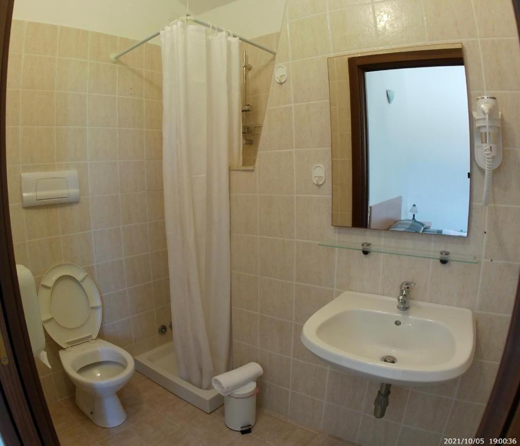 Terrae Eremis: Ristorante, Bar, B&B Roccamorice Dış mekan fotoğraf